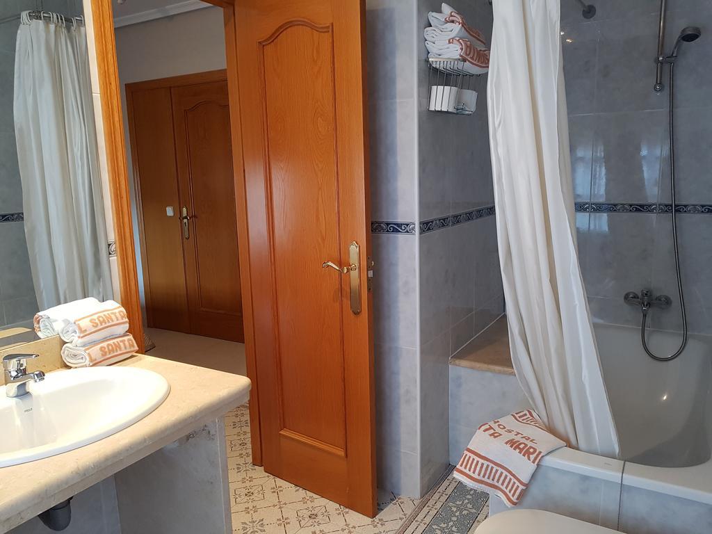Hostal Santa Maria Cacabelos  Extérieur photo
