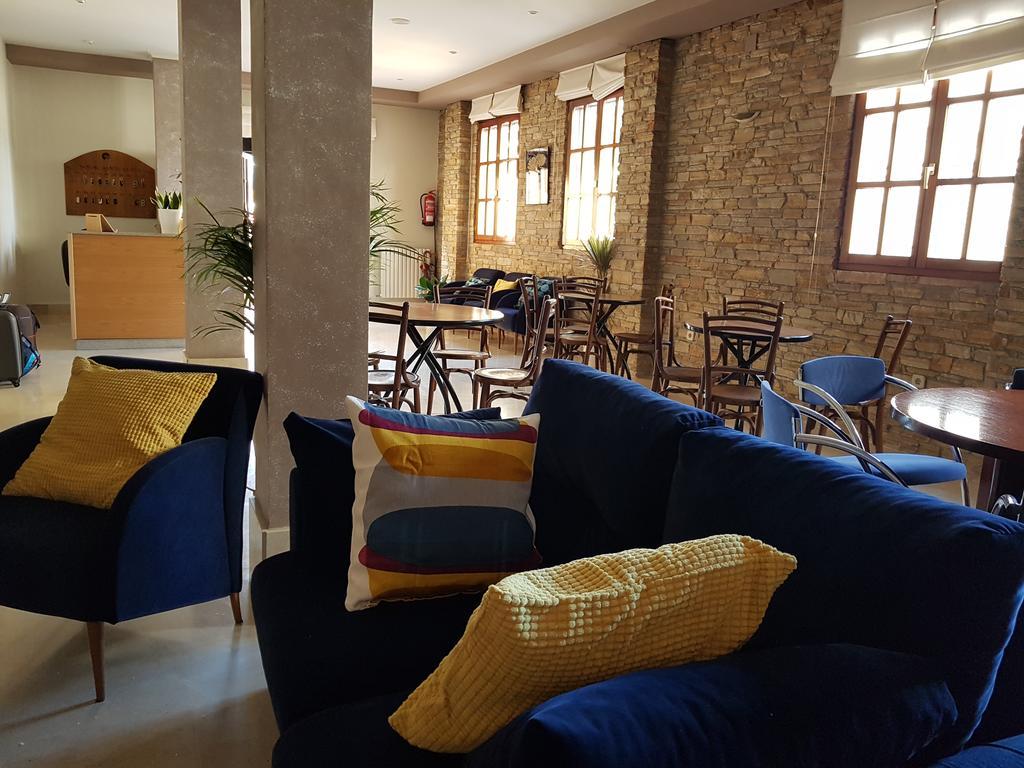 Hostal Santa Maria Cacabelos  Extérieur photo